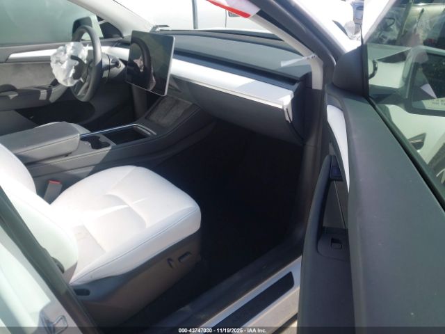 2024 TESLA MODEL Y 7SAYGDEE2RF063709 Photo 4