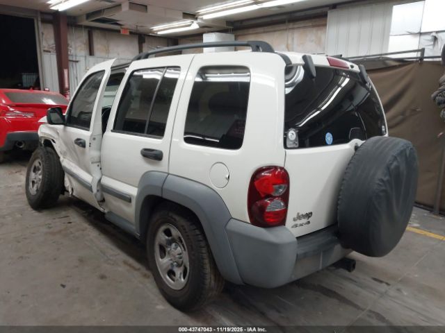 2005 JEEP LIBERTY 1J4GL48KX5W545821 Photo 2