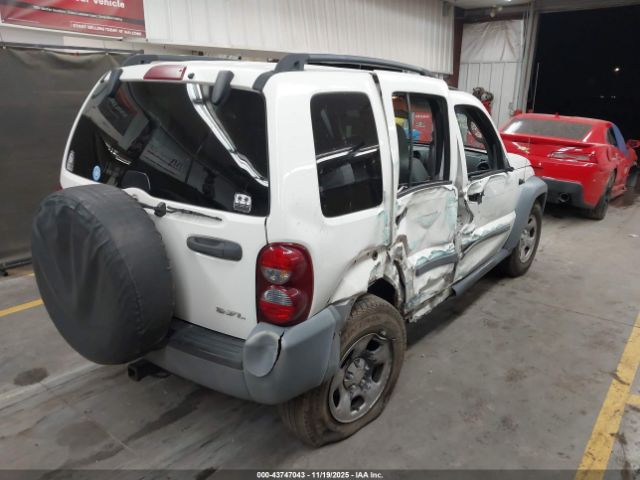 2005 JEEP LIBERTY 1J4GL48KX5W545821 Photo 3