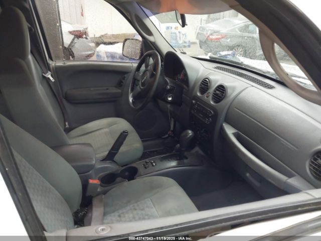 2005 JEEP LIBERTY 1J4GL48KX5W545821 Photo 4