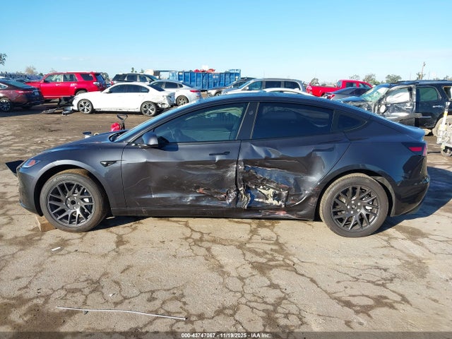 Tesla Model 3 Long Range Rear-wheel Drive/standard 2025 5YJ3E1EA1SF058774 Image 14