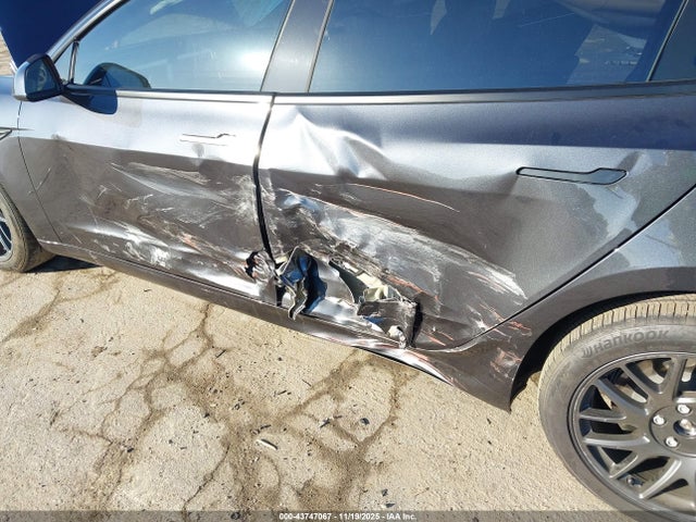 2025 TESLA MODEL 3 5YJ3E1EA1SF058774 Photo 5