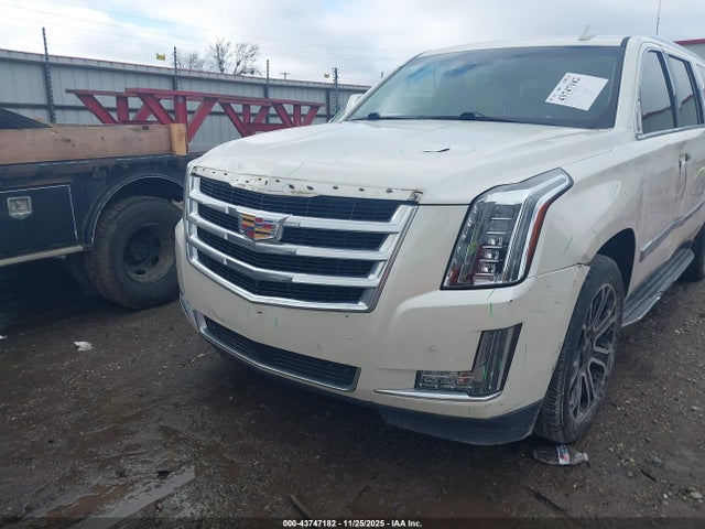 Продажа на аукционе авто 2015 Cadillac Escalade Esv Luxury, vin: 1GYS3SKJ3FR700627, номер лота: 43747182
