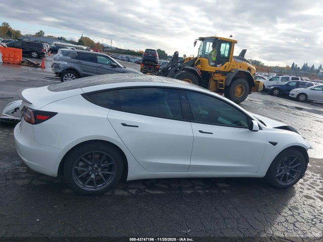 Продажа на аукционе авто 2022 Tesla Model 3 Long Range Dual Motor All-wheel Drive, vin: 5YJ3E1EB5NF166165, номер лота: 43747196