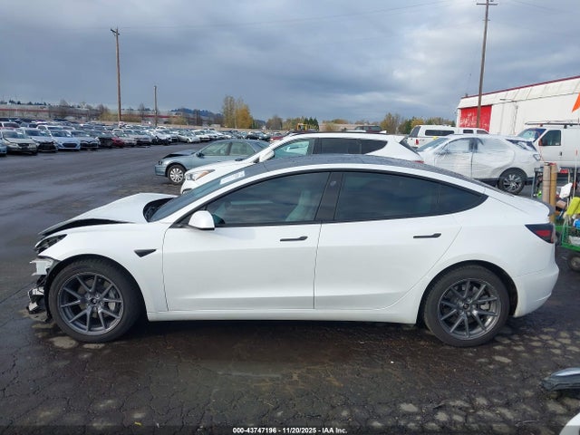 Продажа на аукционе авто 2022 Tesla Model 3 Long Range Dual Motor All-wheel Drive, vin: 5YJ3E1EB5NF166165, номер лота: 43747196