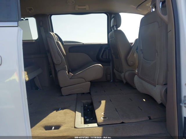 43747263 :رقم المزاد ، 2C4RC1BG7FR729903 vin ، 2015 Chrysler Town & Country Touring مزاد بيع