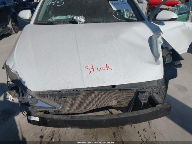 Продажа на аукционе авто 2020 Hyundai Elantra Sel, vin: 5NPD84LFXLH597263, номер лота: 43747264