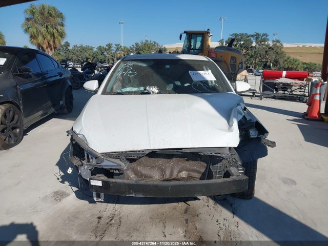Продажа на аукционе авто 2020 Hyundai Elantra Sel, vin: 5NPD84LFXLH597263, номер лота: 43747264