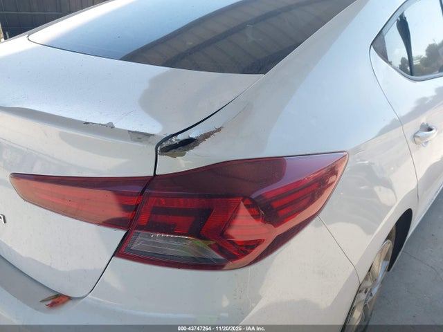 Продажа на аукционе авто 2020 Hyundai Elantra Sel, vin: 5NPD84LFXLH597263, номер лота: 43747264