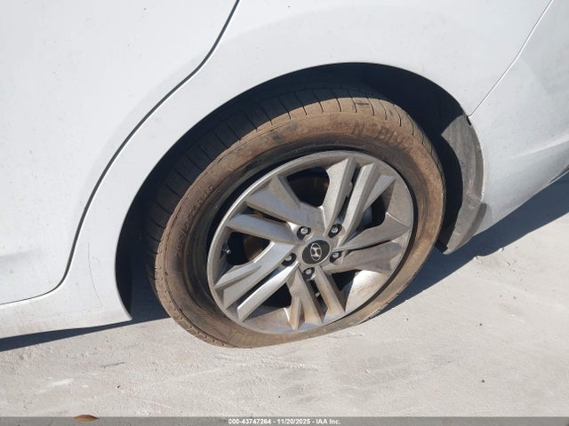 Продажа на аукционе авто 2020 Hyundai Elantra Sel, vin: 5NPD84LFXLH597263, номер лота: 43747264