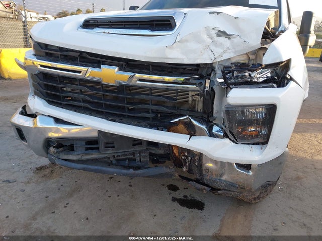 2GC4YNEY9R1133590 Chevrolet Silverado 2500hd 4wd Standard Bed Lt