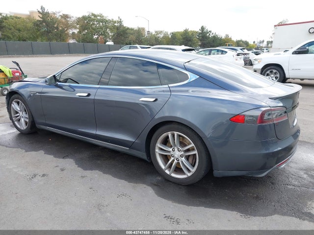2014 TESLA MODEL S 5YJSA1H11EFP63257 Photo 2