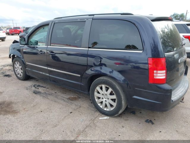 2010 CHRYSLER TOWN & COUNTRY 2A4RR5D13AR152918 Photo 2