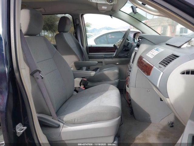 2010 CHRYSLER TOWN & COUNTRY 2A4RR5D13AR152918 Photo 4