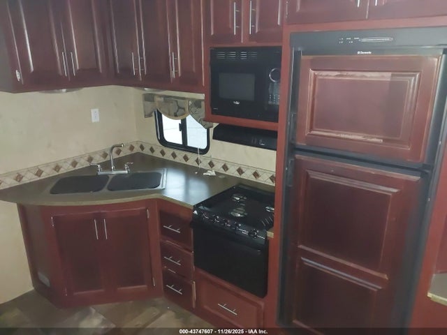 1NL1YFM21E1075605 Yell Canyon Tra