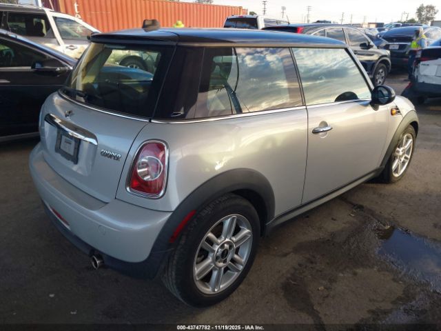 2011 MINI COOPER WMWSU3C55BT092064 Photo 3