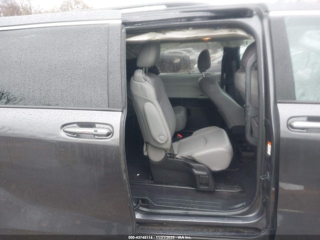 Продажа на аукционе авто 2025 Toyota Sienna Xle, vin: 5TDJRKEC4SS225868, номер лота: 43748114