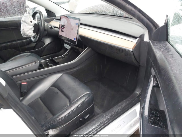 2019 TESLA MODEL 3 5YJ3E1EBXKF365773 Photo 4