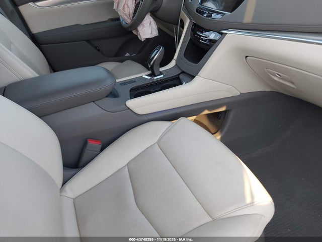 2019 CADILLAC XT5 1GYKNCRS7KZ274157 Photo 4