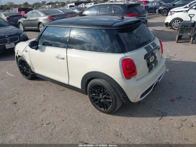 2015 MINI HARDTOP WMWXP7C5XF2C60168 Photo 2