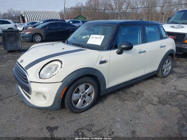 2018 MINI HARDTOP WMWXU1C54J2F80570 Photo 1