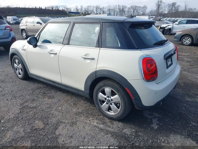 2018 MINI HARDTOP WMWXU1C54J2F80570 Photo 2