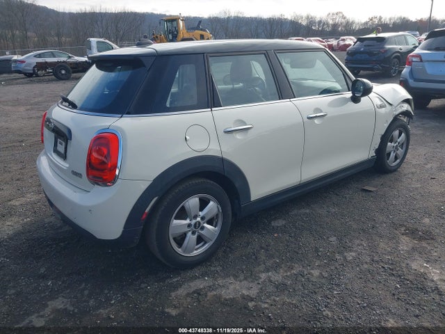2018 MINI HARDTOP WMWXU1C54J2F80570 Photo 3