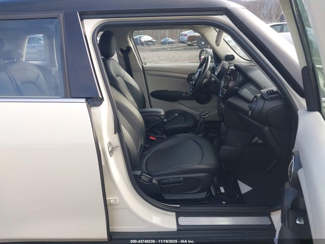 2018 MINI HARDTOP WMWXU1C54J2F80570 Photo 4