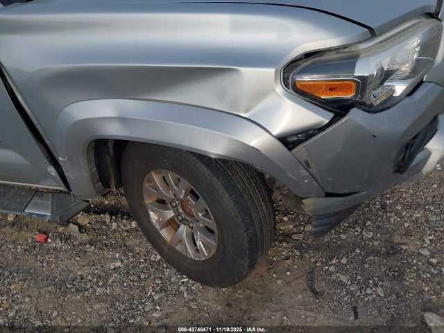 5TFAX5GN7JX130056 Toyota Tacoma Sr5