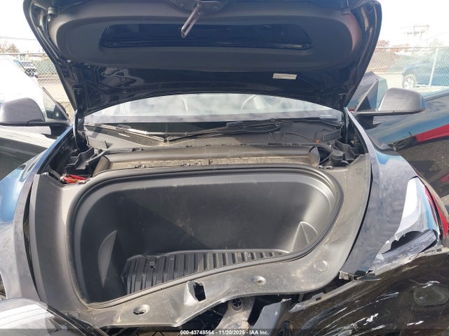 2025 TESLA MODEL Y 7SAYGDEE6SF300238 Photo 9