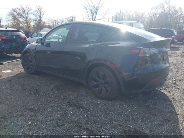 2025 TESLA MODEL Y 7SAYGDEE6SF300238 Photo 2