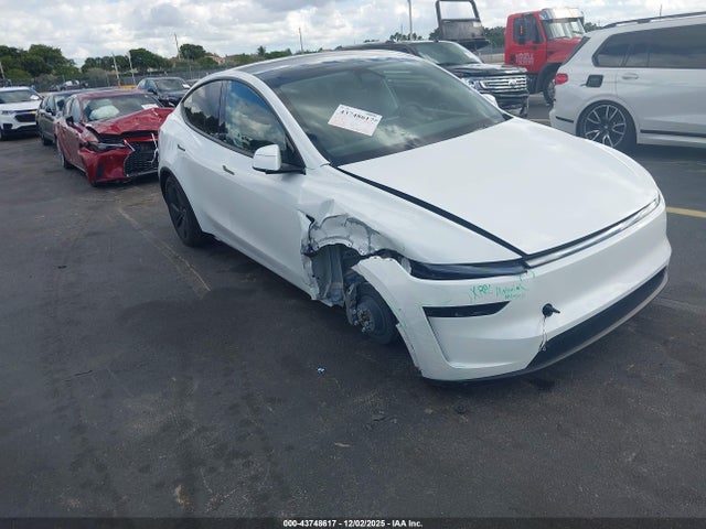 2026 TESLA MODEL Y 7SAYGDEEXTA390315 Photo 0