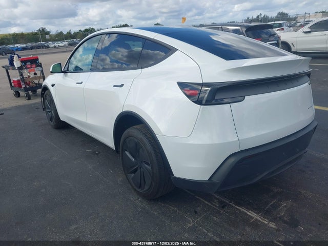 2026 TESLA MODEL Y 7SAYGDEEXTA390315 Photo 2