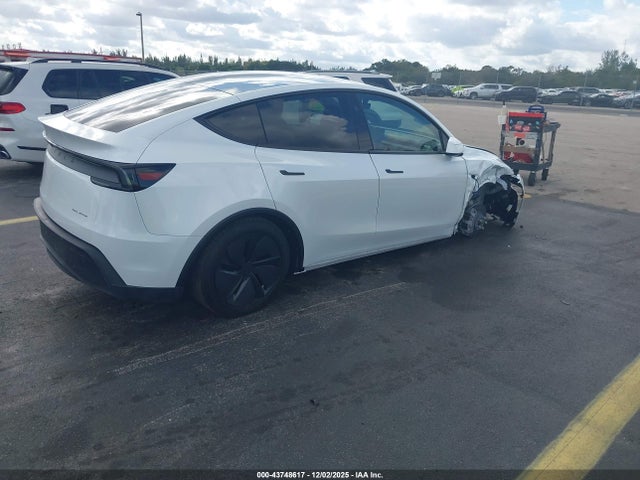 2026 TESLA MODEL Y 7SAYGDEEXTA390315 Photo 3
