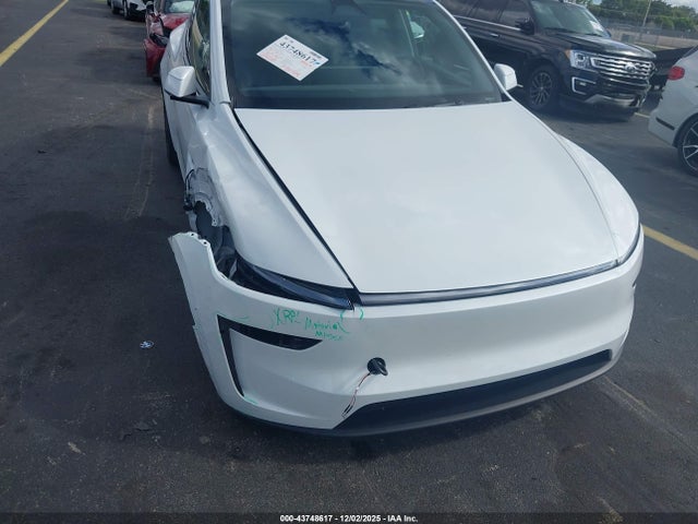 2026 TESLA MODEL Y 7SAYGDEEXTA390315 Photo 5