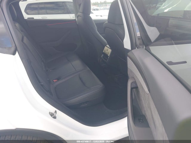 2026 TESLA MODEL Y 7SAYGDEEXTA390315 Photo 7
