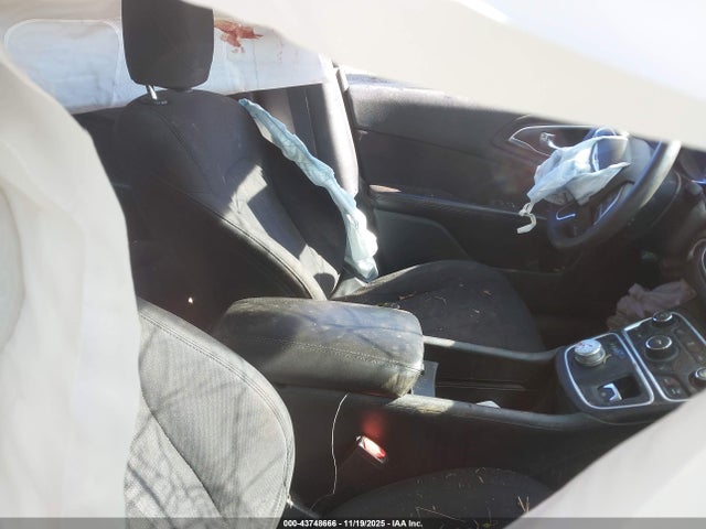 43748666 :رقم المزاد ، 1C3CCCAB2FN600699 vin ، 2015 Chrysler 200 Limited مزاد بيع