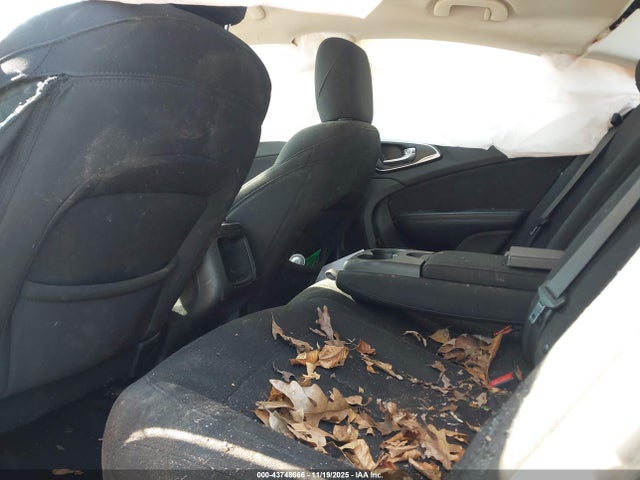 43748666 :رقم المزاد ، 1C3CCCAB2FN600699 vin ، 2015 Chrysler 200 Limited مزاد بيع