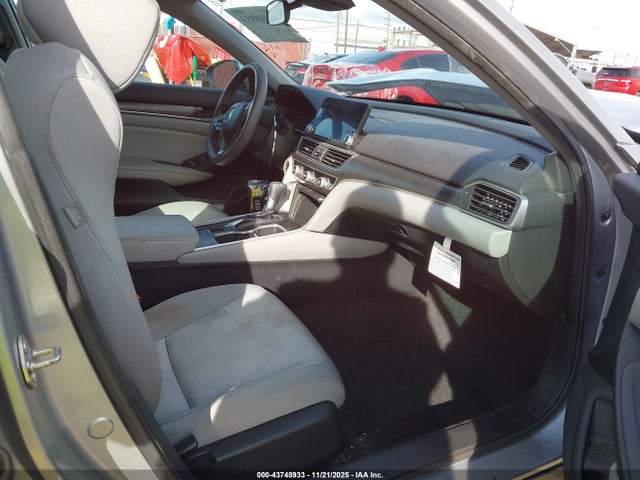 43748933 :رقم المزاد ، 1HGCV1F18LA042453 vin ، 2020 Honda Accord Lx مزاد بيع