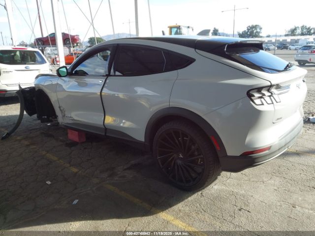 2021 FORD MUSTANG MACH-E 3FMTK1RMXMMA49465 Photo 2