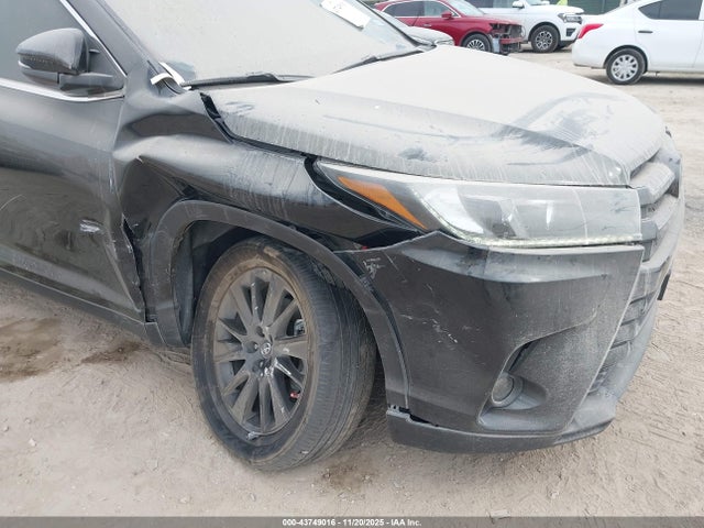 5TDKZRFH5KS350465 Toyota Highlander Se