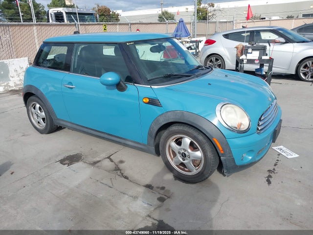 2010 MINI COOPER WMWMF3C56ATZ62177 Photo 0