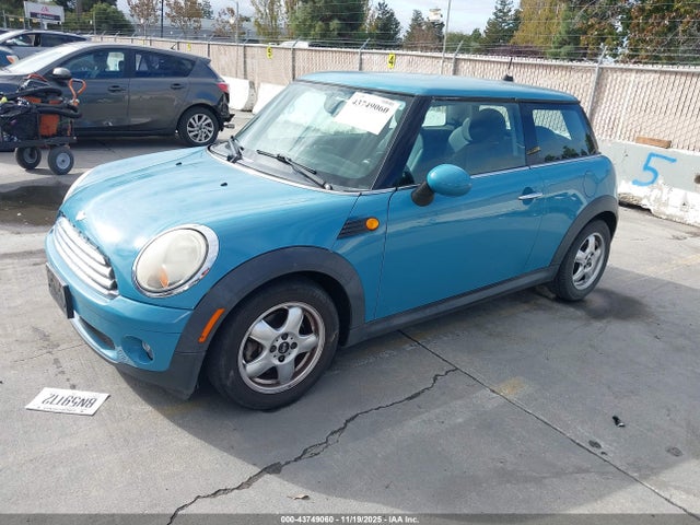 2010 MINI COOPER WMWMF3C56ATZ62177 Photo 1