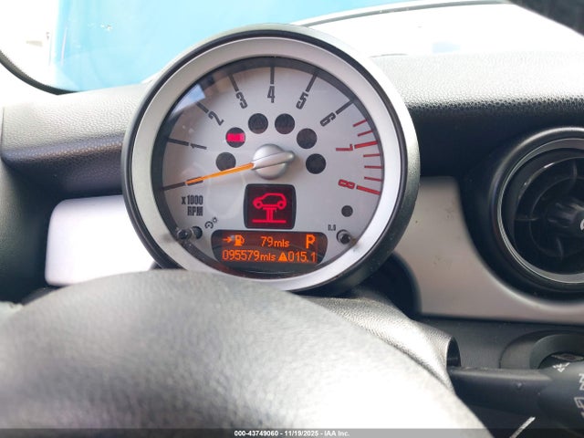 2010 MINI COOPER WMWMF3C56ATZ62177 Photo 6