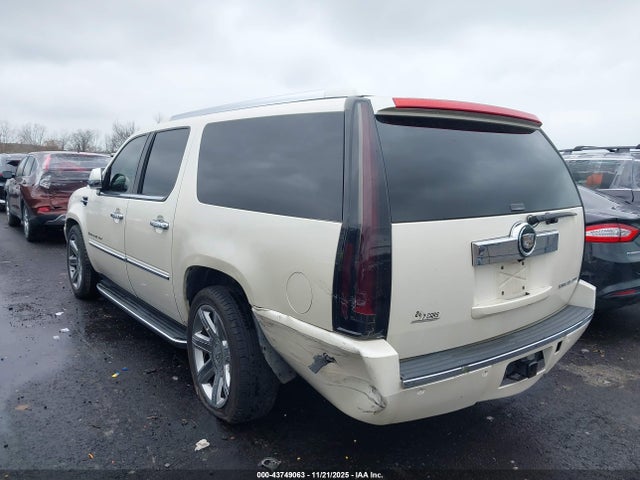 2008 CADILLAC ESCALADE ESV 1GYFK66828R267243 Photo 2