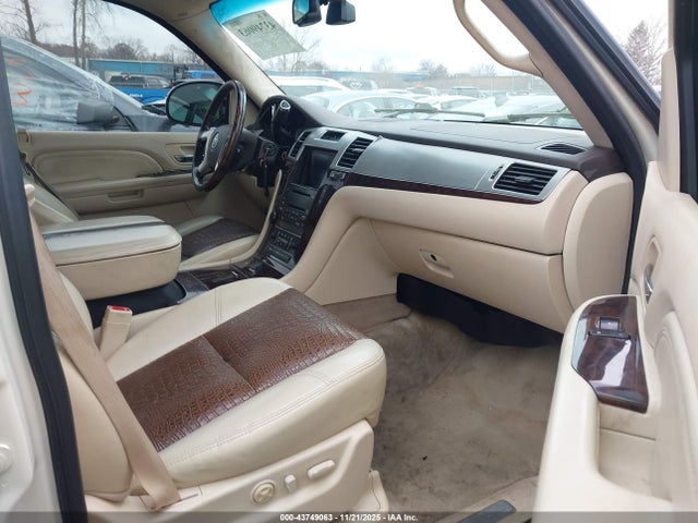 2008 CADILLAC ESCALADE ESV 1GYFK66828R267243 Photo 4