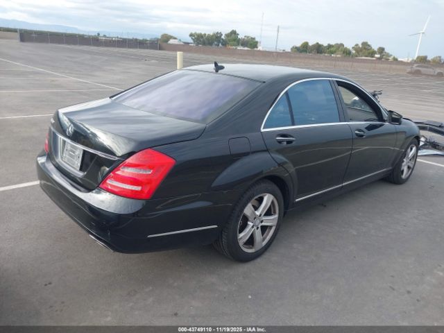 2012 MERCEDES-BENZ S 550 WDDNG7DB1CA432705 Photo 3