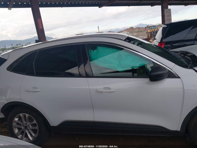 1FMCU0G66NUB11546 Ford ESCAPE SE