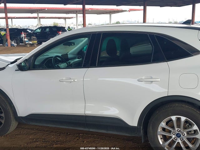1FMCU0G66NUB11546 Ford ESCAPE SE