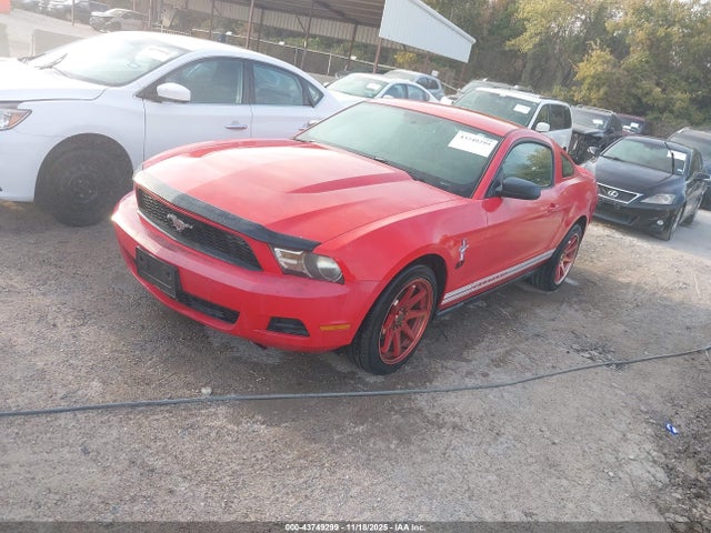 43749299 :رقم المزاد ، 1ZVBP8AN5A5170627 vin ، 2010 Ford Mustang V6/v6 Premium مزاد بيع